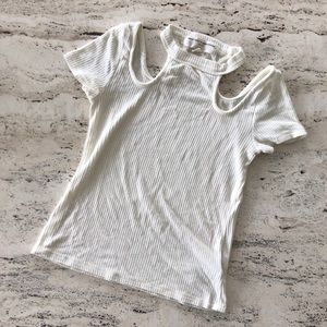 🦋NWOT🦋 URBAN OUTFITTERS COLD SHOULDER TOP